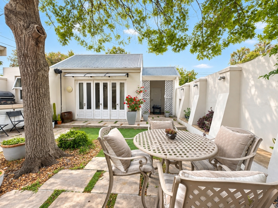 2 Bedroom Property for Sale in Harfield Village Western Cape